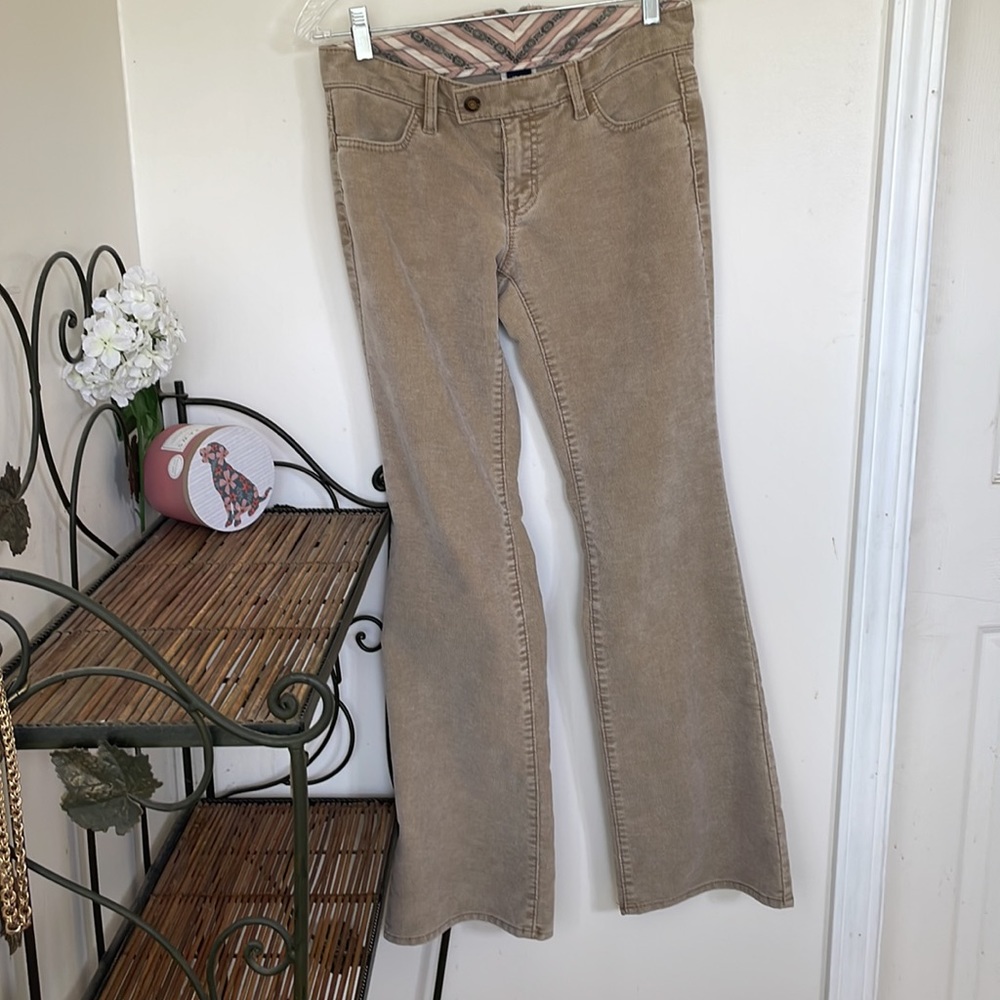 Awesome pair of GAP Corduroy Pants🦋